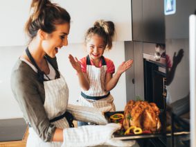 Consejos para ahorrar energía para cocinar la cena de Acción de Gracias